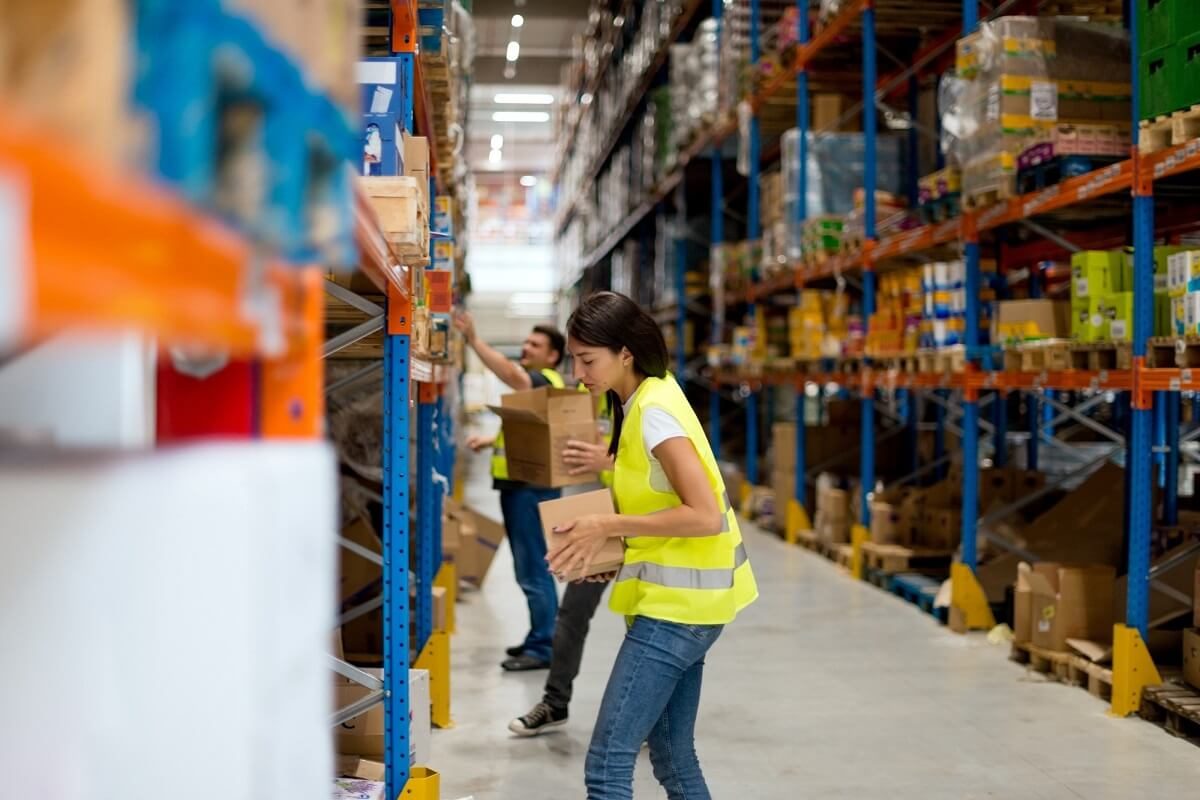 warehouse-workers-case-picking