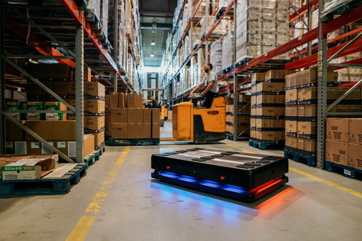 guides-for-deploying-warehouse-robots