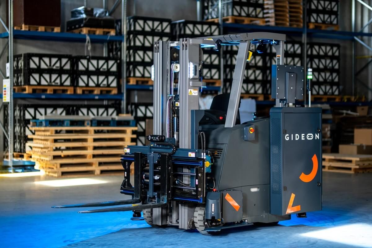 Trey autonomous mobile forklift
