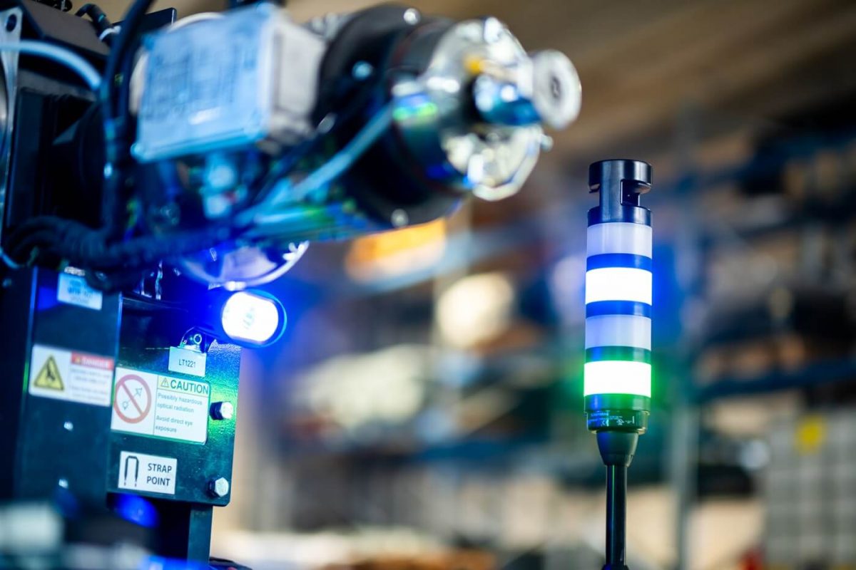 how to pick the best warehouse robot