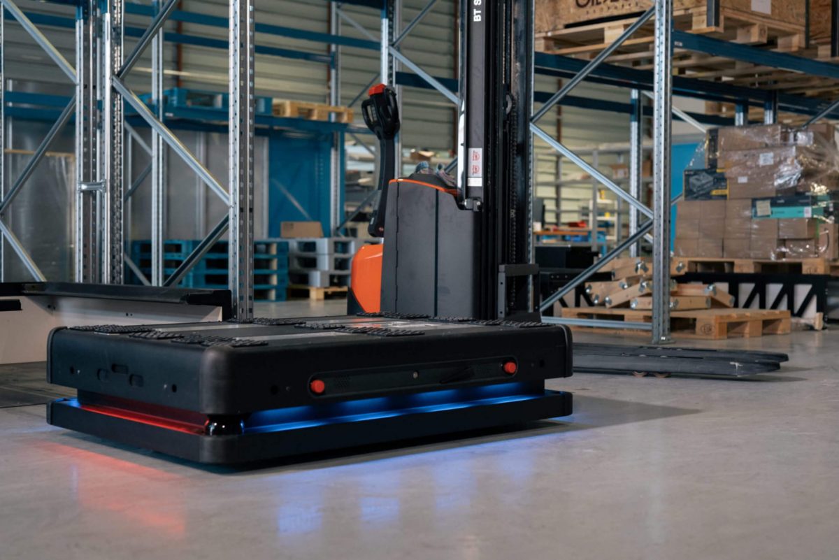 five-things-to-consider-before-choosing-a-warehouse-automation-robotics-solution-image-1