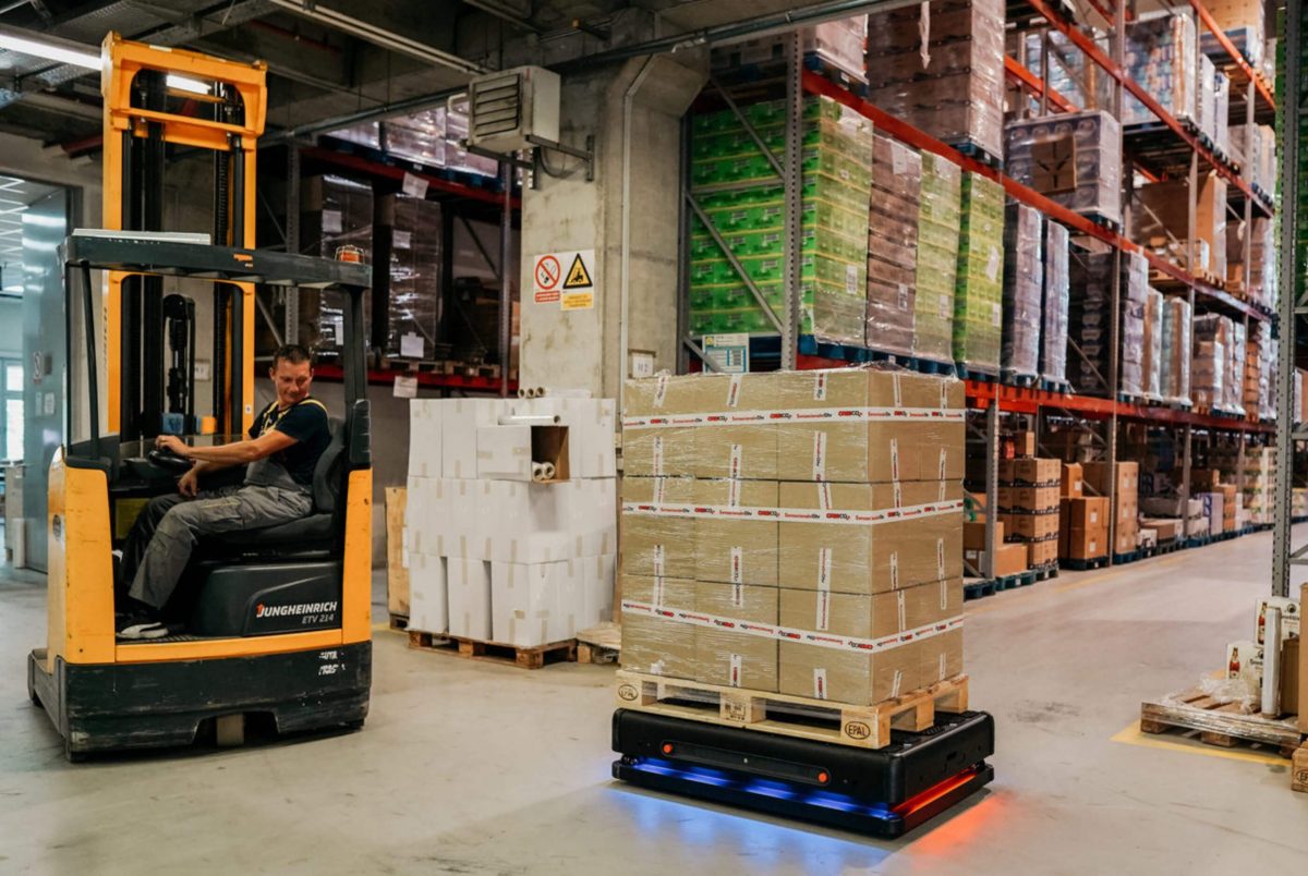 five-things-to-consider-before-choosing-a-warehouse-automation-robotics-solution-image-2